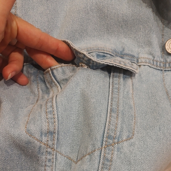 Classic Light Blue Denim Jacket with Sherpa Lining - Picture 3 of 7